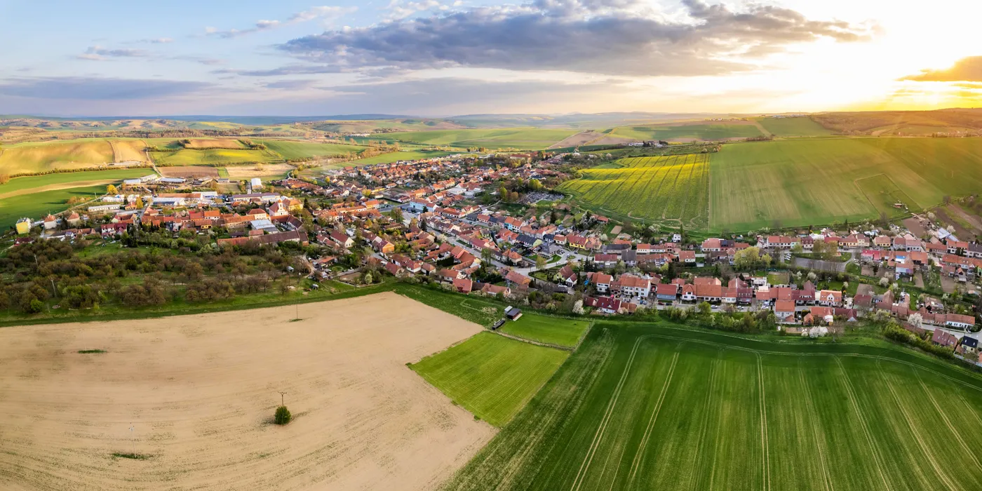 Žarošice při západu, Žarošice, obraz krajiny jižní Moravy